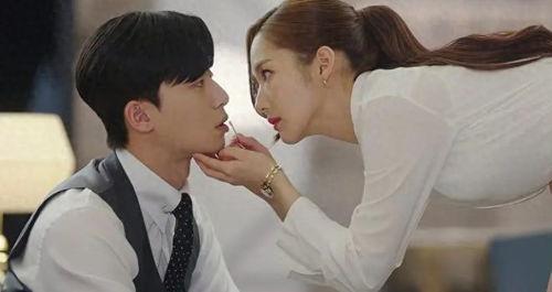 办公室恋情吃瓜娱乐,甜蜜瓜田里的职场风云  第3张